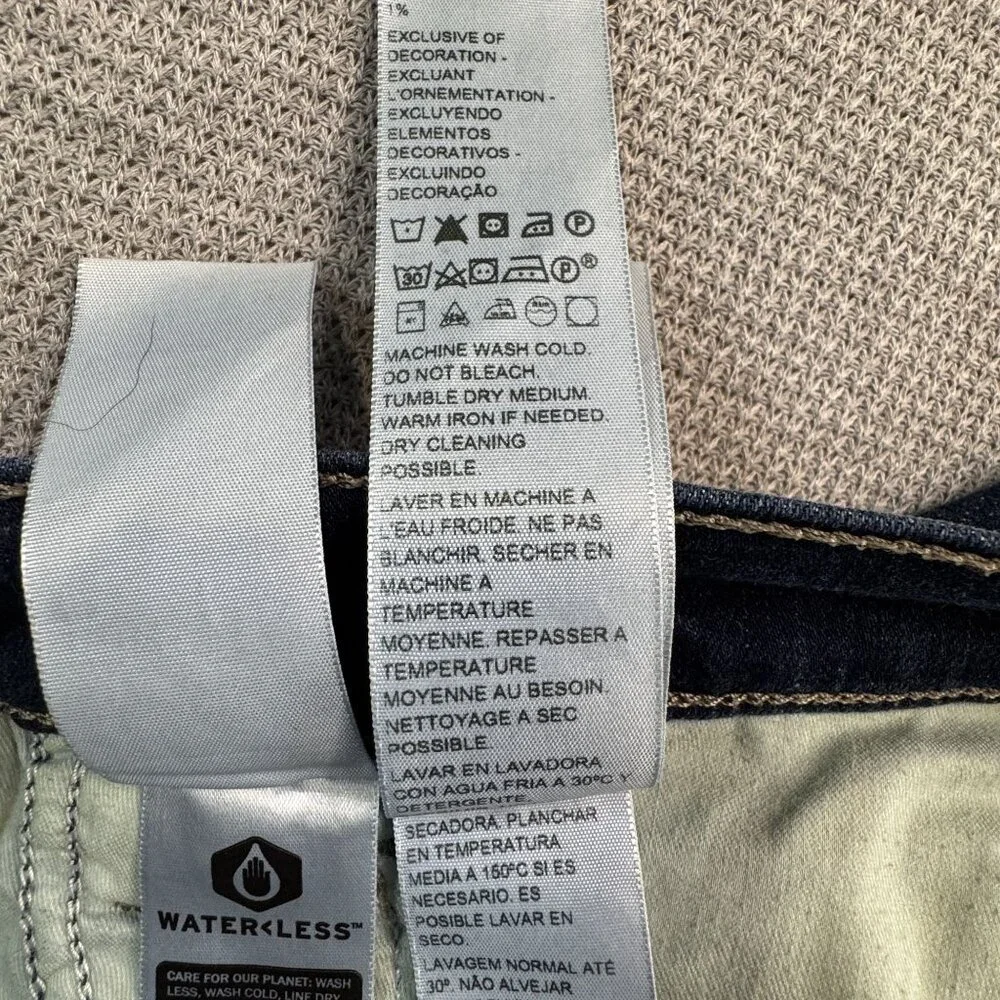 Levi Strauss Womens Classic Bootcut Jeans Size 24W Mid-Rise Dark Wash Denim - Picture 15 of 16
